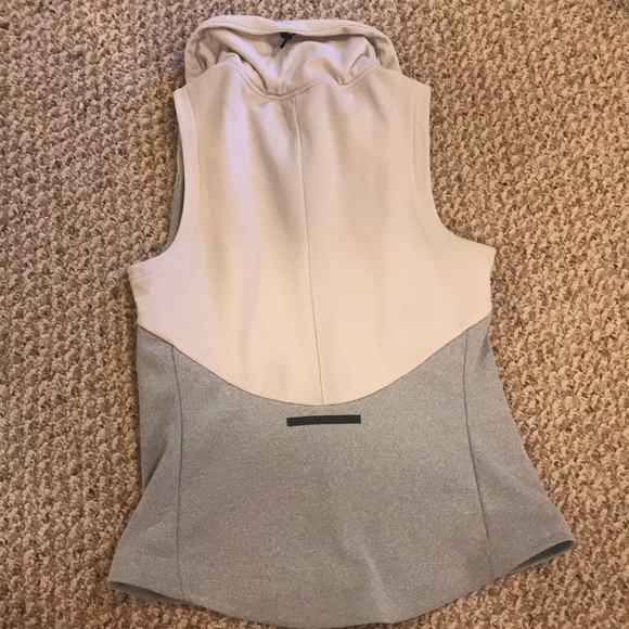 Vest - Picture 3 of 4